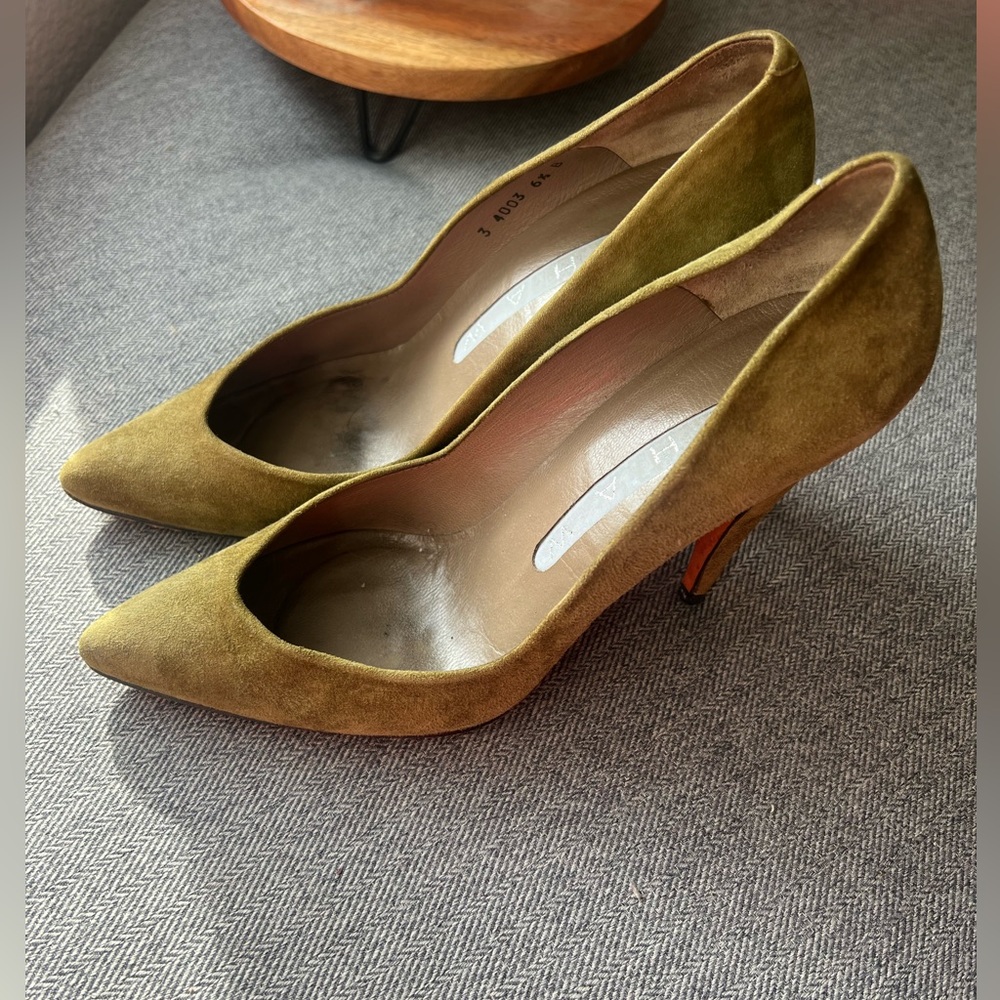 Shaw Olive Green 4” Suede Heels Size 6.5